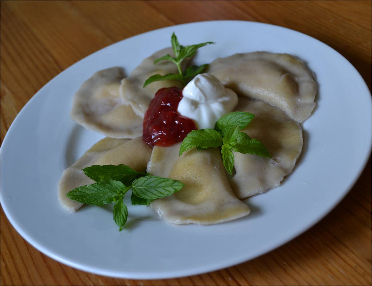 Varehneke--like ravioli filled with fruit or cheese